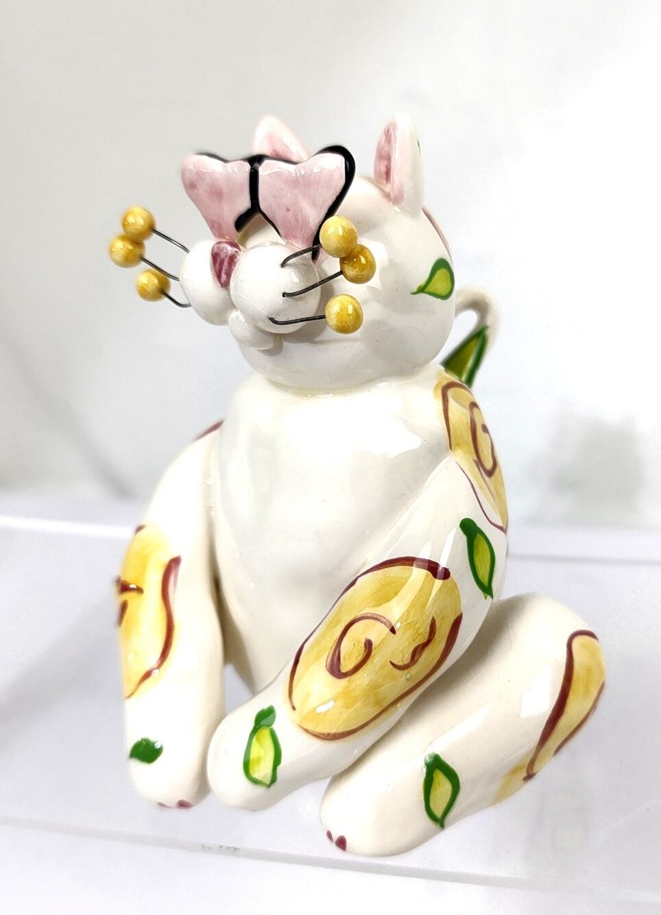 2001 Amy Lacombe Whimsical Floral Cat w/Heart Glasses Wire Whiskers White/Yellow